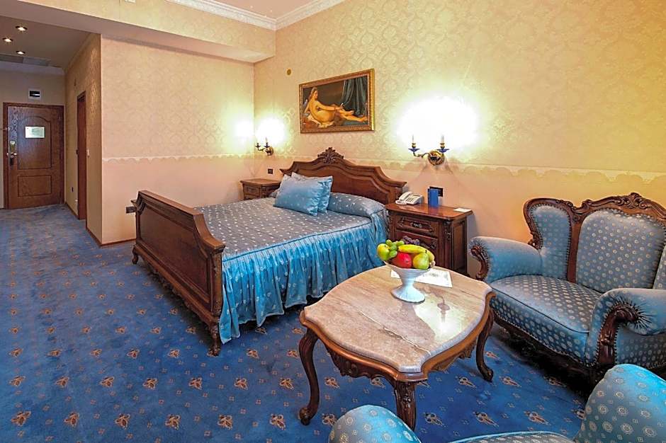 Grand Hotel London