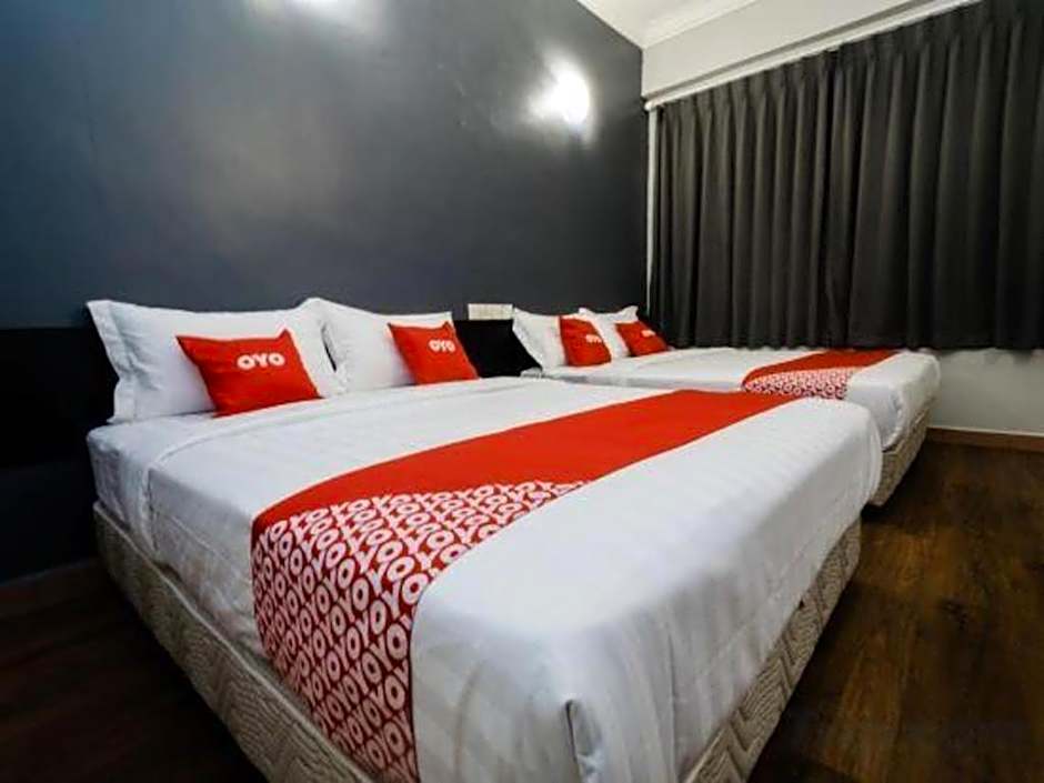 OYO 90324 Muar Station Hotel