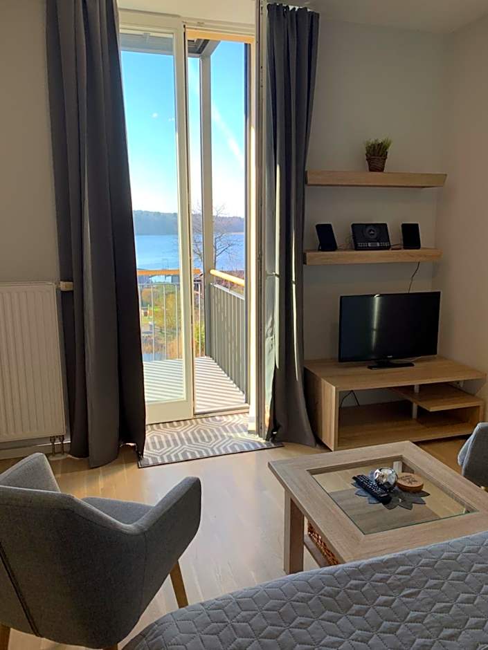 Einraumapartment mit Seeblickbalkon