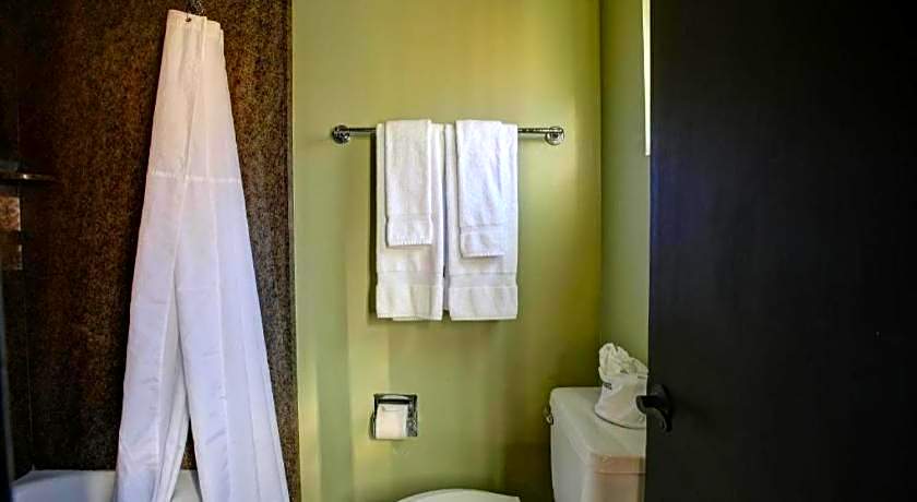 Caliente Tropics Hotel