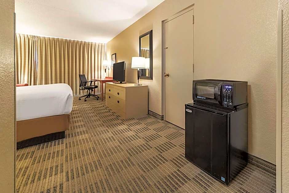 Ramada by Wyndham Fairfield NJ