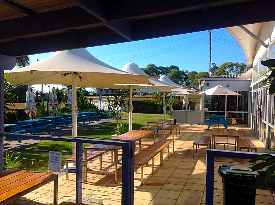 Tannum Sands Hotel / Motel