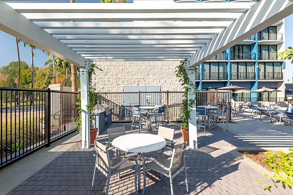 Holiday Inn Express & Suites Santa Ana - Orange County By IHG