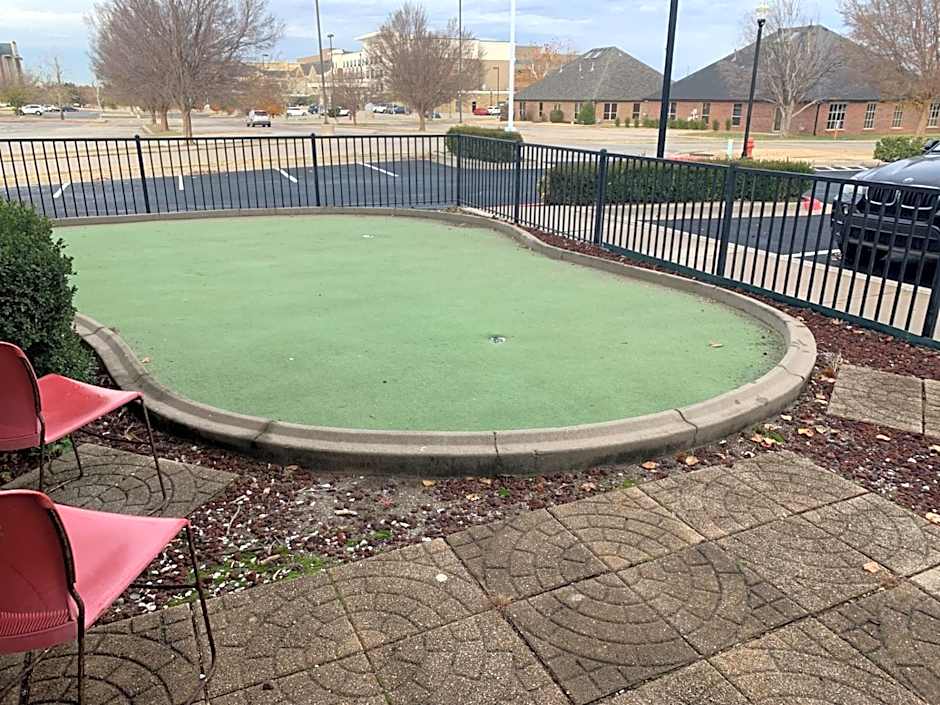 La Quinta Inn & Suites by Wyndham Oklahoma City North - Quail Springs