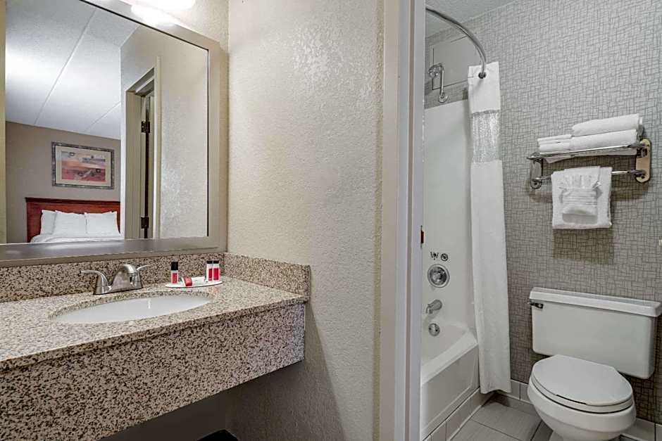 Days Hotel by Wyndham University Ave SE