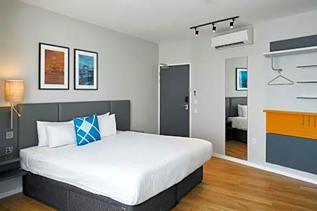 Large King Room with City View