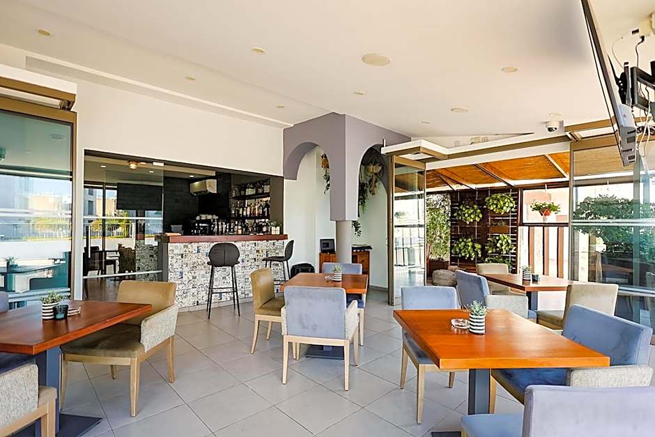 Mikes Kanarium City Hotel