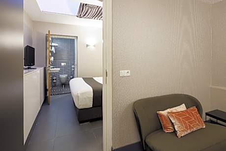 Double Souterrain Basement with Limited View