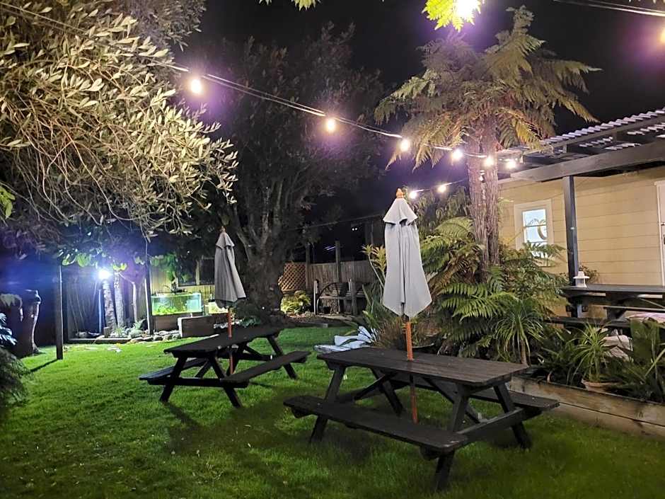 Lady Bowen Bed & Breakfast