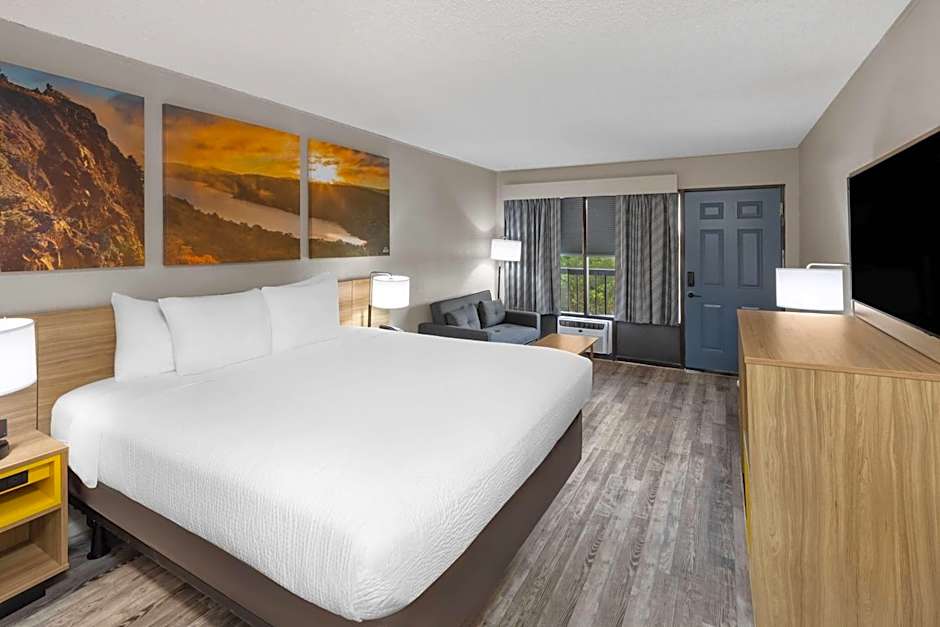 Days Inn by Wyndham Branson Ozarks