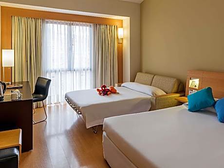 Standard Room with Queen Bed