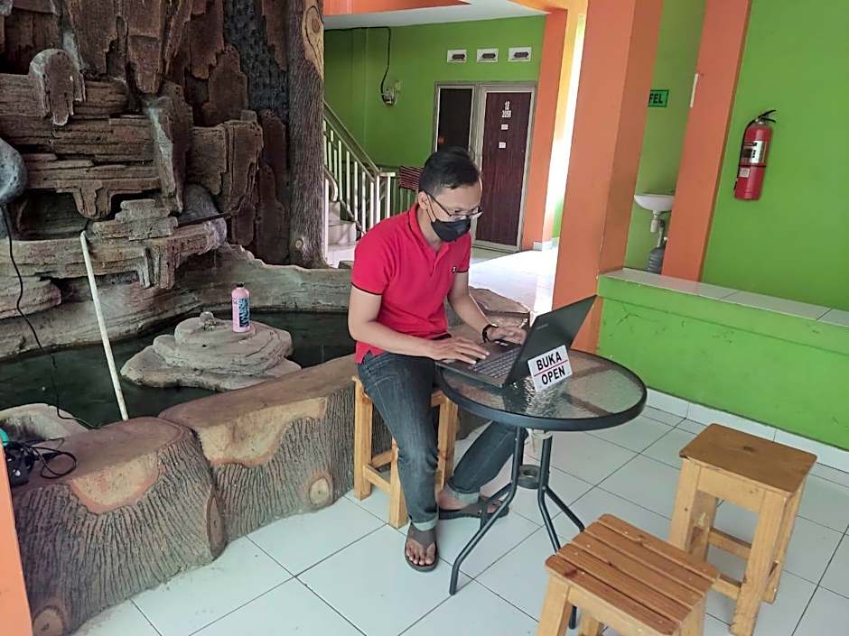 OYO 90706 Kost Alam Jaya Syariah