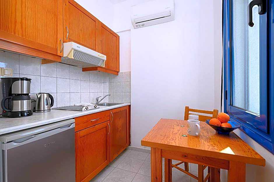 Finikas Studios & Apartments - Kalamaki Holidays