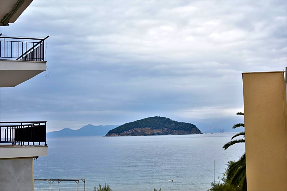 Marinis Boutique Rooms