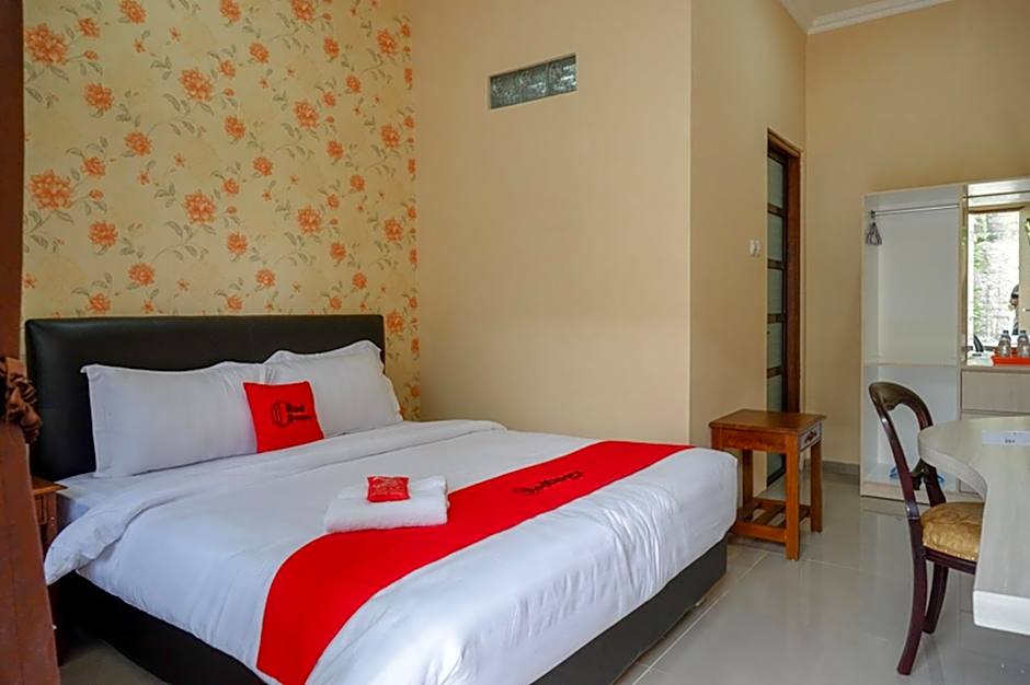 RedDoorz @ Jalan Majapahit Semarang