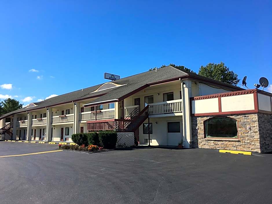 Days Inn by Wyndham Queensbury/Lake George