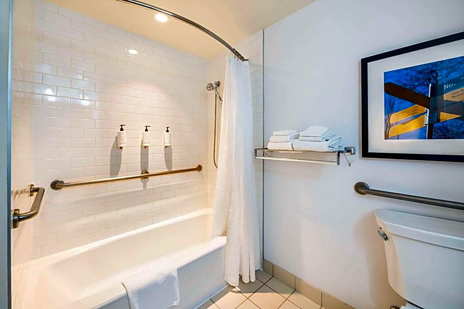 Grand Park Hotel Vancouver Airport, an Ascend Collection Hotel