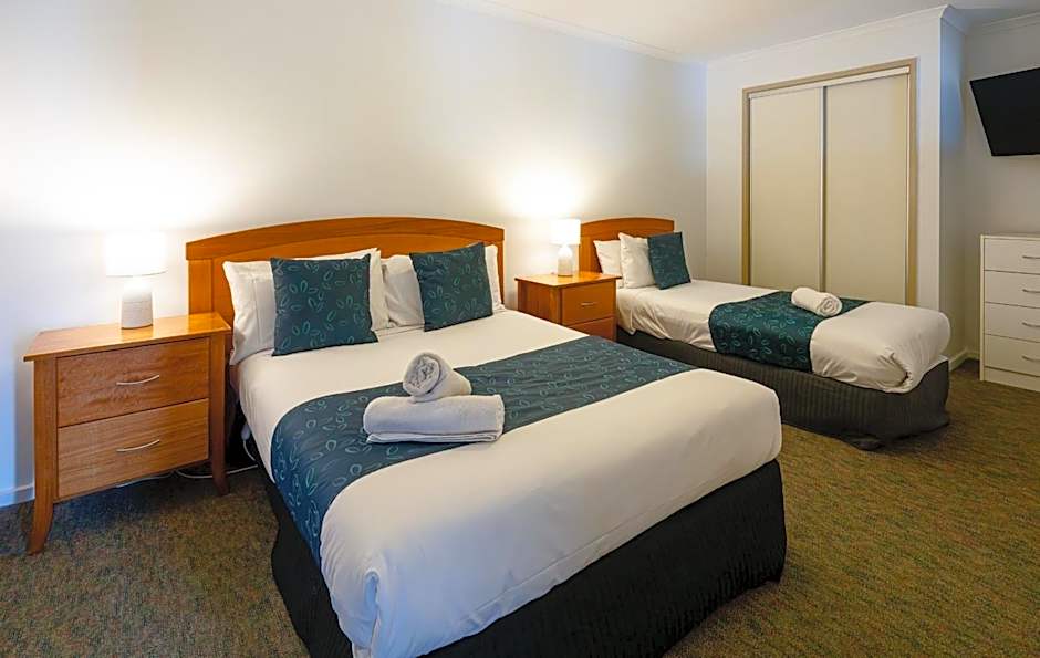 Waves Motel and Apartments formerly Comfort Inn International