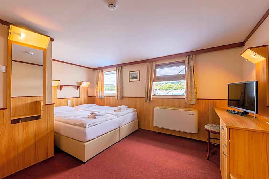Fortuna Boat Hotel