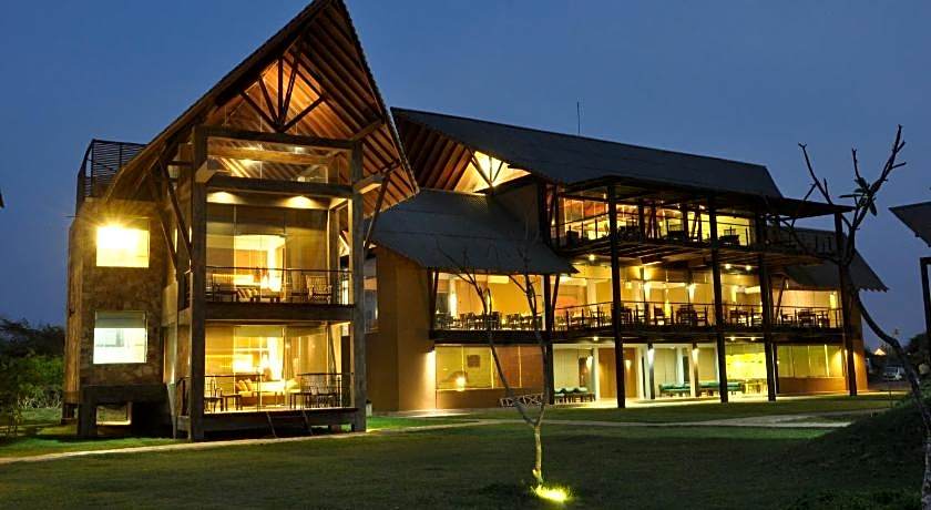 Laya Safari Hotel