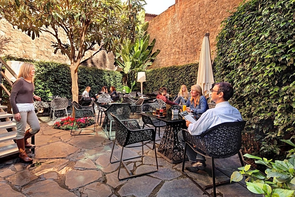 Olivia Plaza Hotel