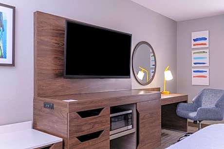 King Room with Sofa Bed - Hearing Accessible/Non-Smoking
