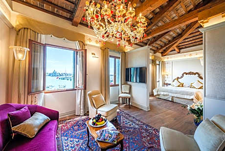 Hotel Monaco & Grand Canal
