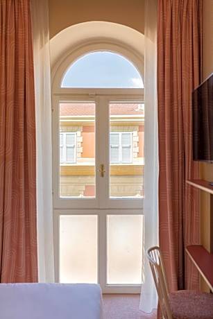 Double or twin room city view