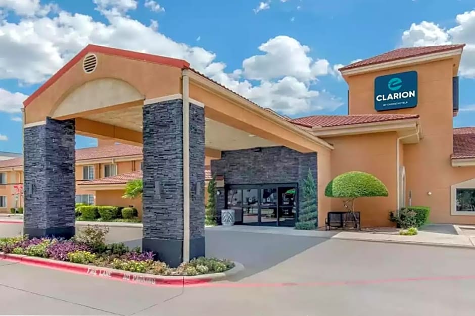 Clarion Inn & Suites DFW North