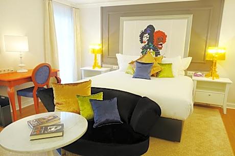 Aria Signature - Large Luxury King Room