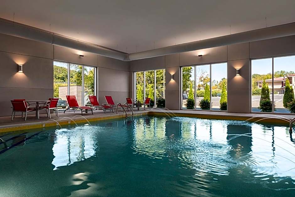 Holiday Inn Express & Suites - Dalton - Walnut Ave By IHG