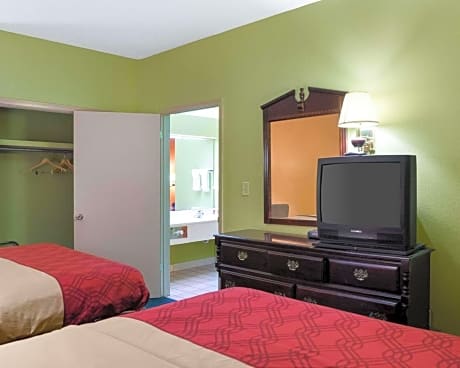 2 Queen Beds, Suite, Nonsmoking