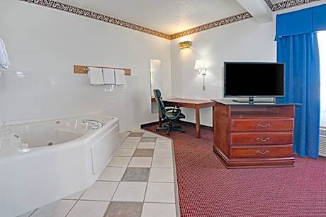 1 King Bed Suite Non-Smoking