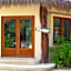 Casa Iguana Holbox - Beachfront Hotel