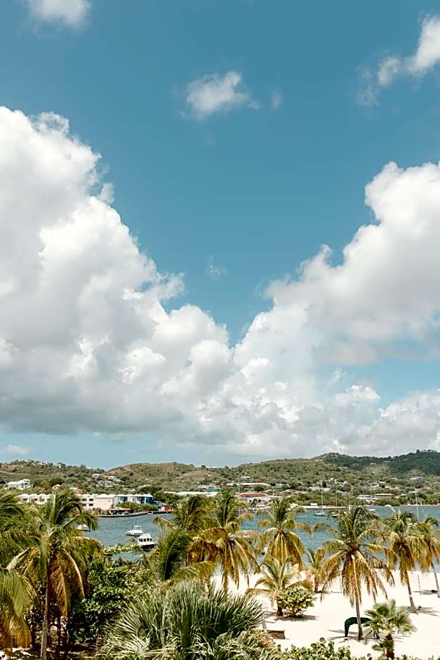 Hotel On The Cay