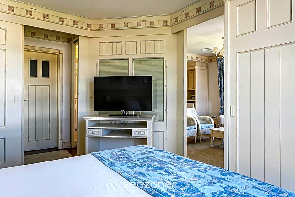 Beachfront Studios at IL Campanario Resort ILCTOP