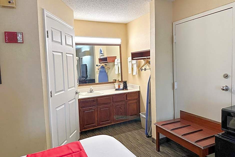 Bonita Lakes Inn by Capital O Meridian I20