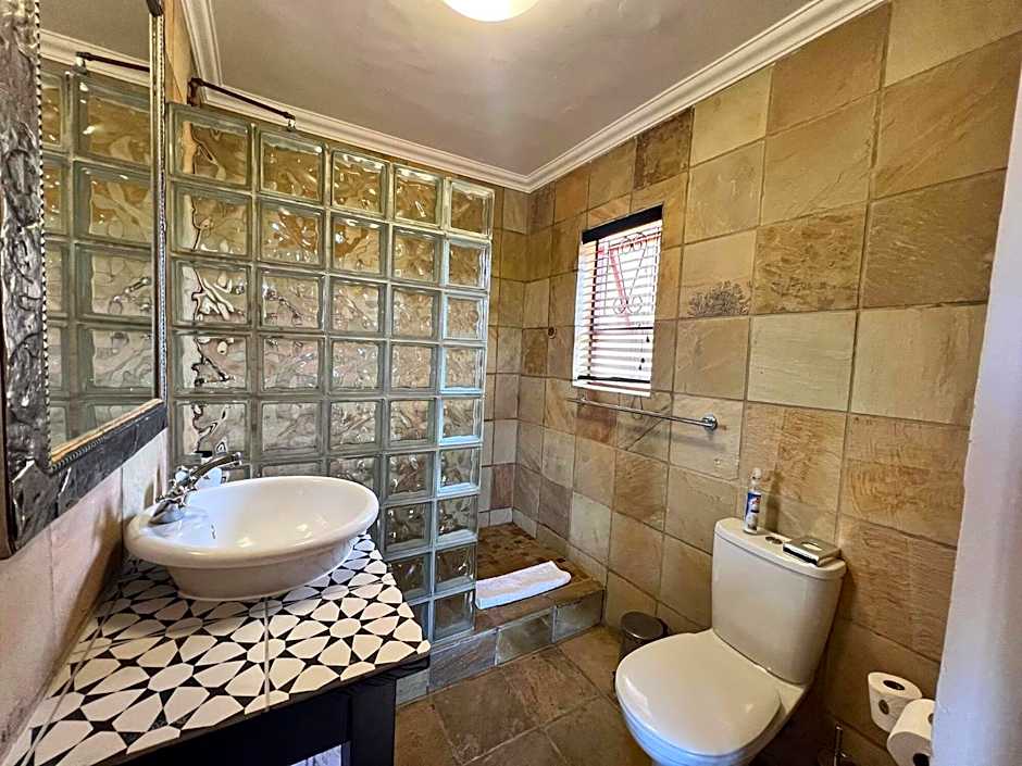 Sea Whisper Guest House & Self Catering