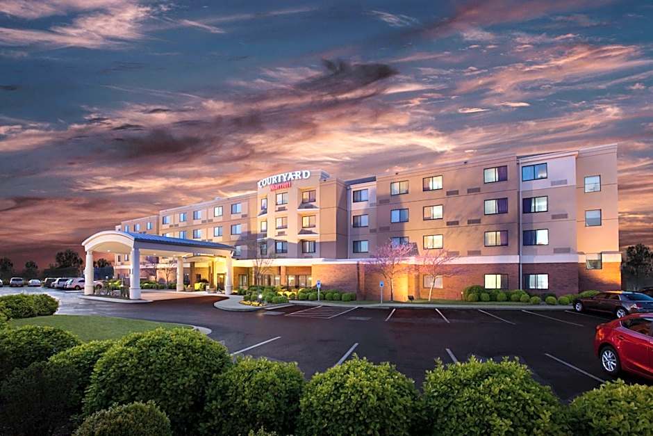 Courtyard by Marriott Fayetteville