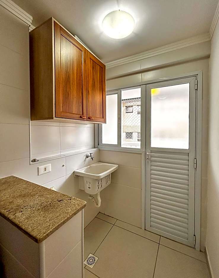 Apto com WiFi a 220m da Praia da Guilhermina SP