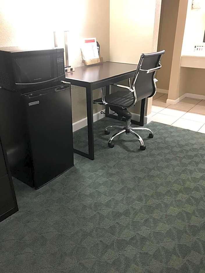 Super 8 by Wyndham Taylorville IL