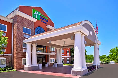 Holiday Inn Express Hotel & Suites Elgin by IHG