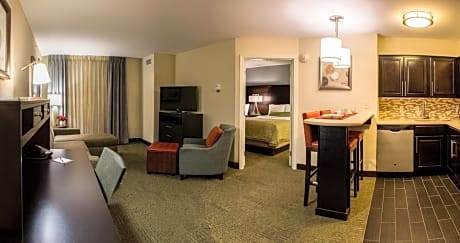 2 Bedroom Suite 1 King 2 Queen