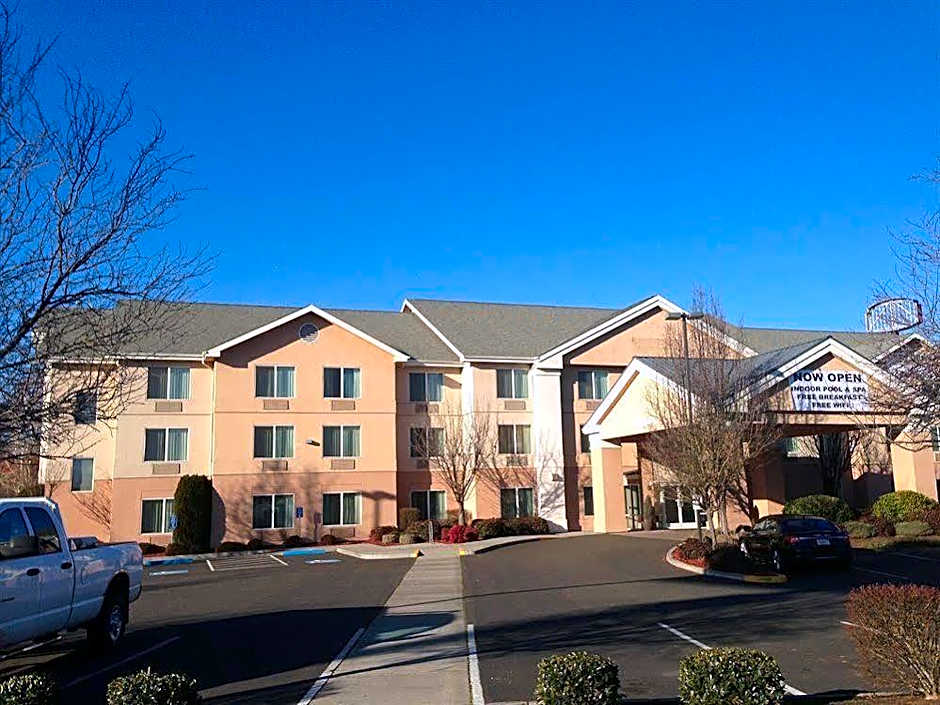 La Quinta Inn & Suites by Wyndham Central Point - Medford