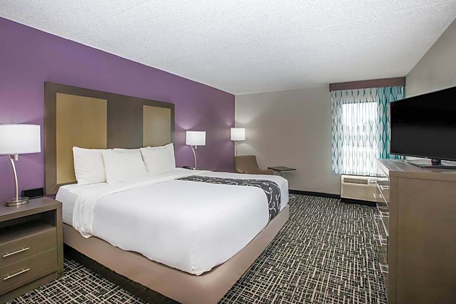 La Quinta Inn & Suites by Wyndham Davenport