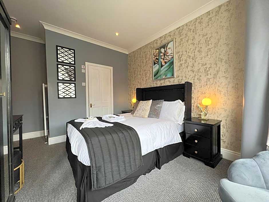 McGraths Hotel & Public Bar