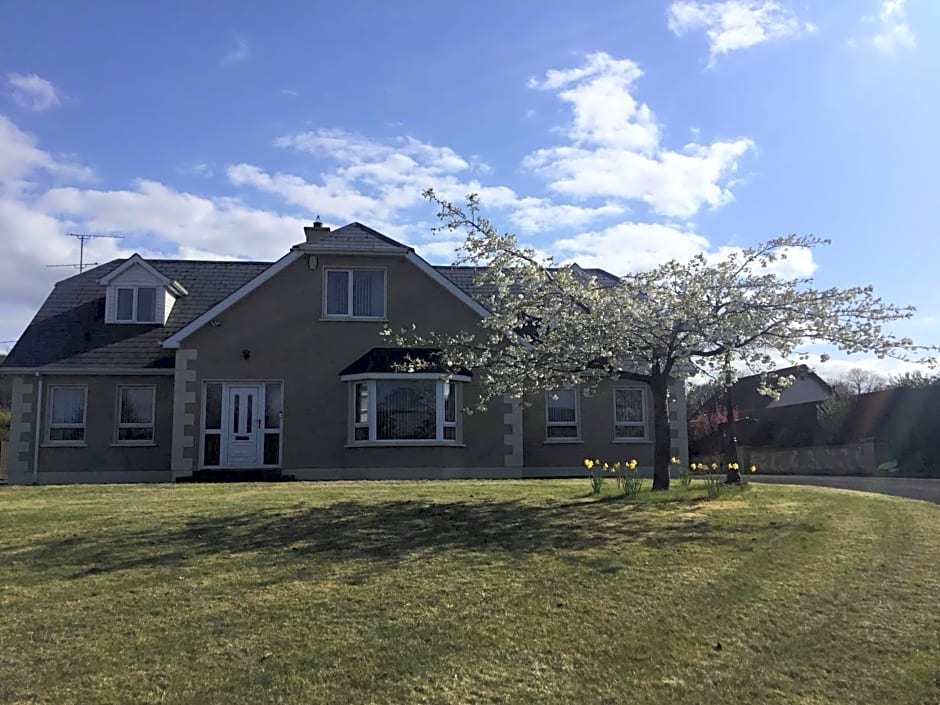 Muff Village Bed & Breakfast