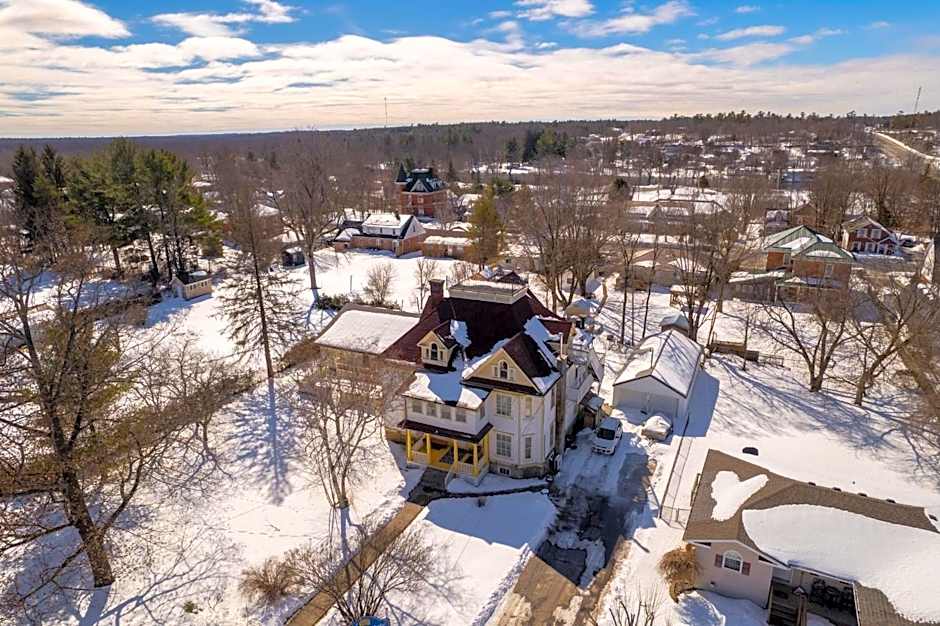 Marmora and Lake Inn and Victorian Diner-2025 Group Reunion Home for up to 32 guests