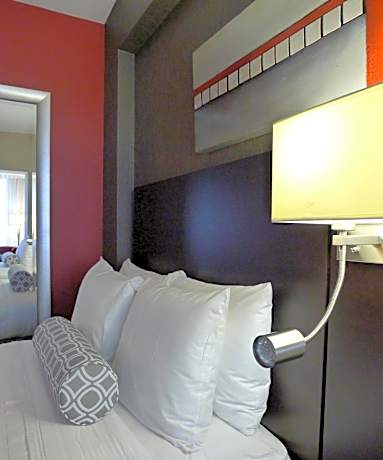 Queen Room - Non-Smoking