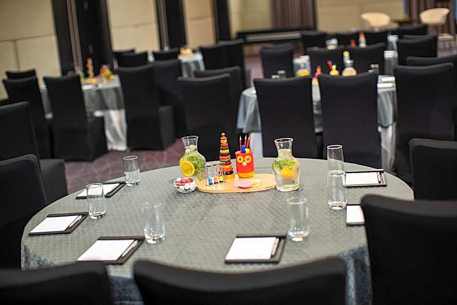 Renaissance by Marriott Bengaluru Race Course Hotel